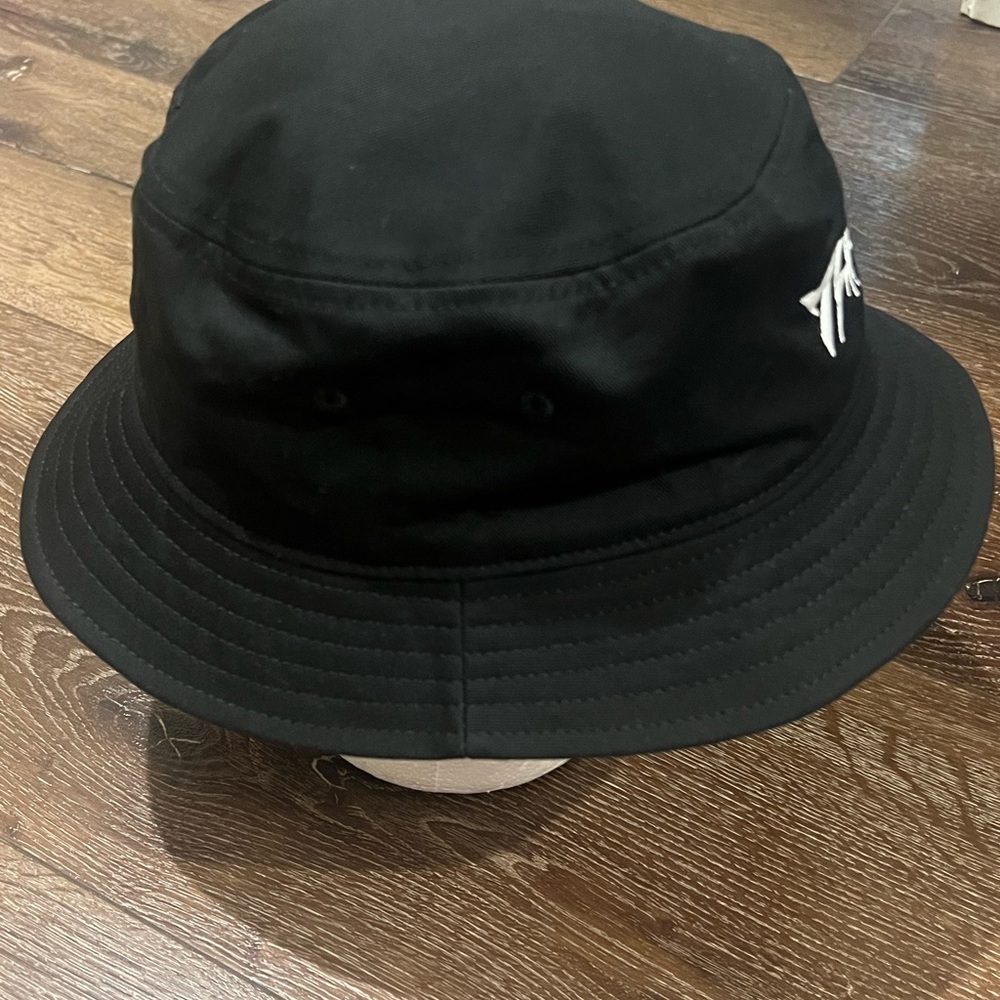 NWOT Tarik Black Bucket Hat with Subtle Logo Detail - Picture 4 of 7